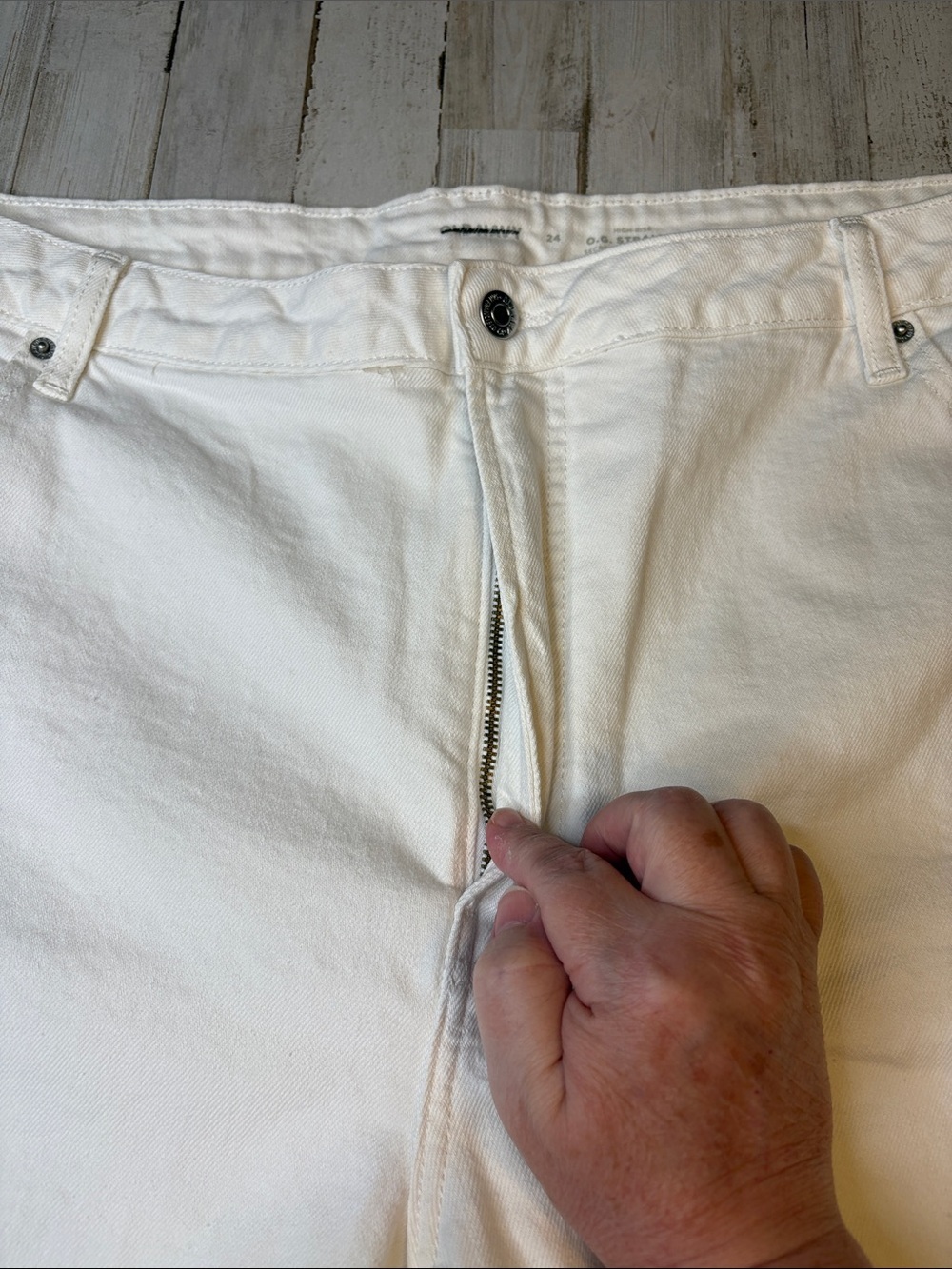 Old Navy High-rise O.G. Straight white denim shorts plus size 24 - Picture 5 of 14